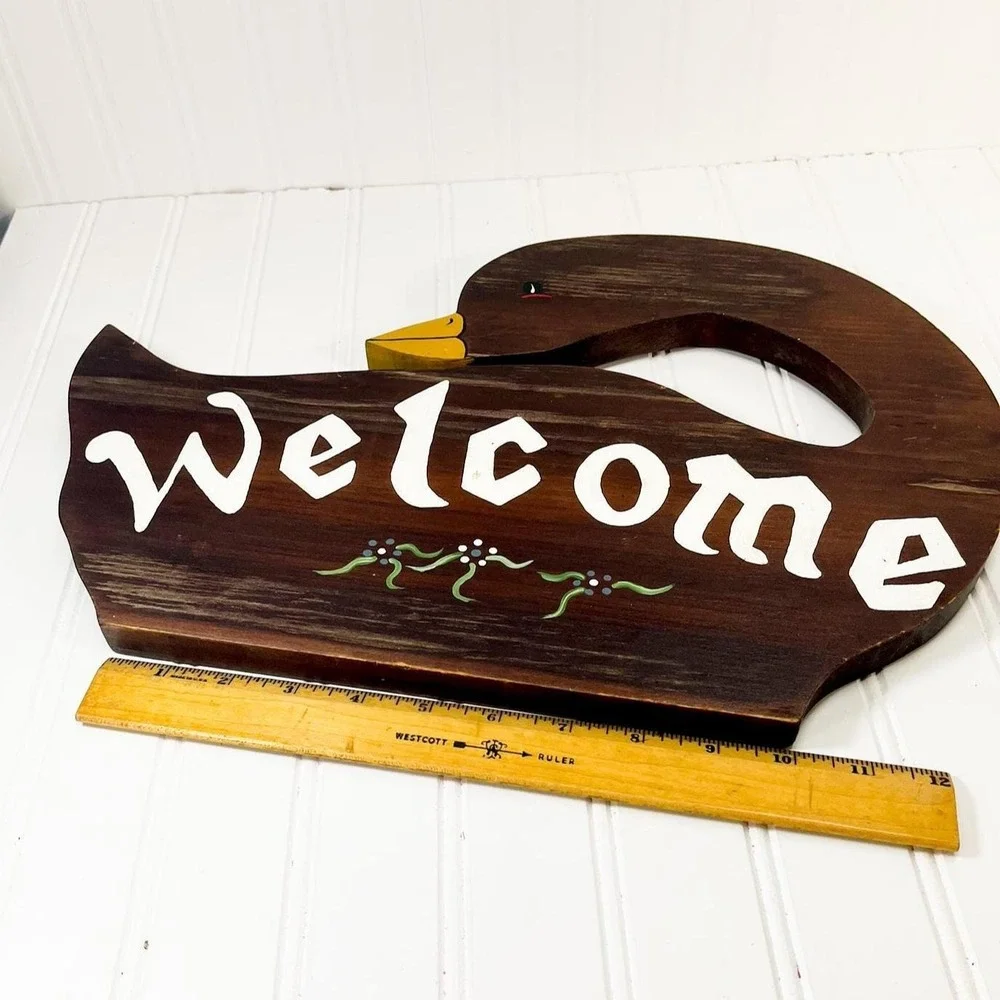 Vintage Country Goose Welcome Sign: Hand-Painted Wood Decor